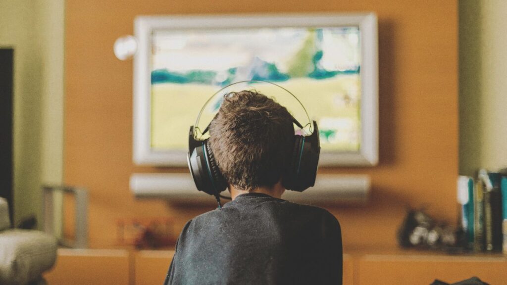 چگونه بچه ها می توانند یک بازی ویدیویی ساده در خانه بسازند؟